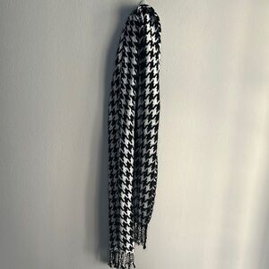 Black and White Houndstooth Scarf